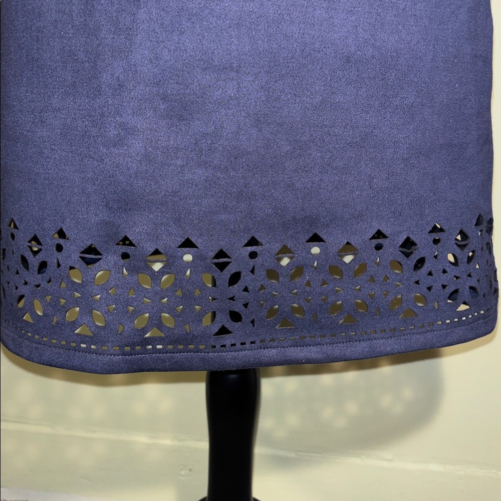 Mi Ami Navy Pencil Skirt with Laser-Cut Hem size small - Picture 2 of 8